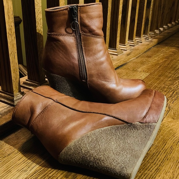 Browns - Edgy women ankle wedge booties (Size 6) - Picture 3 of 5